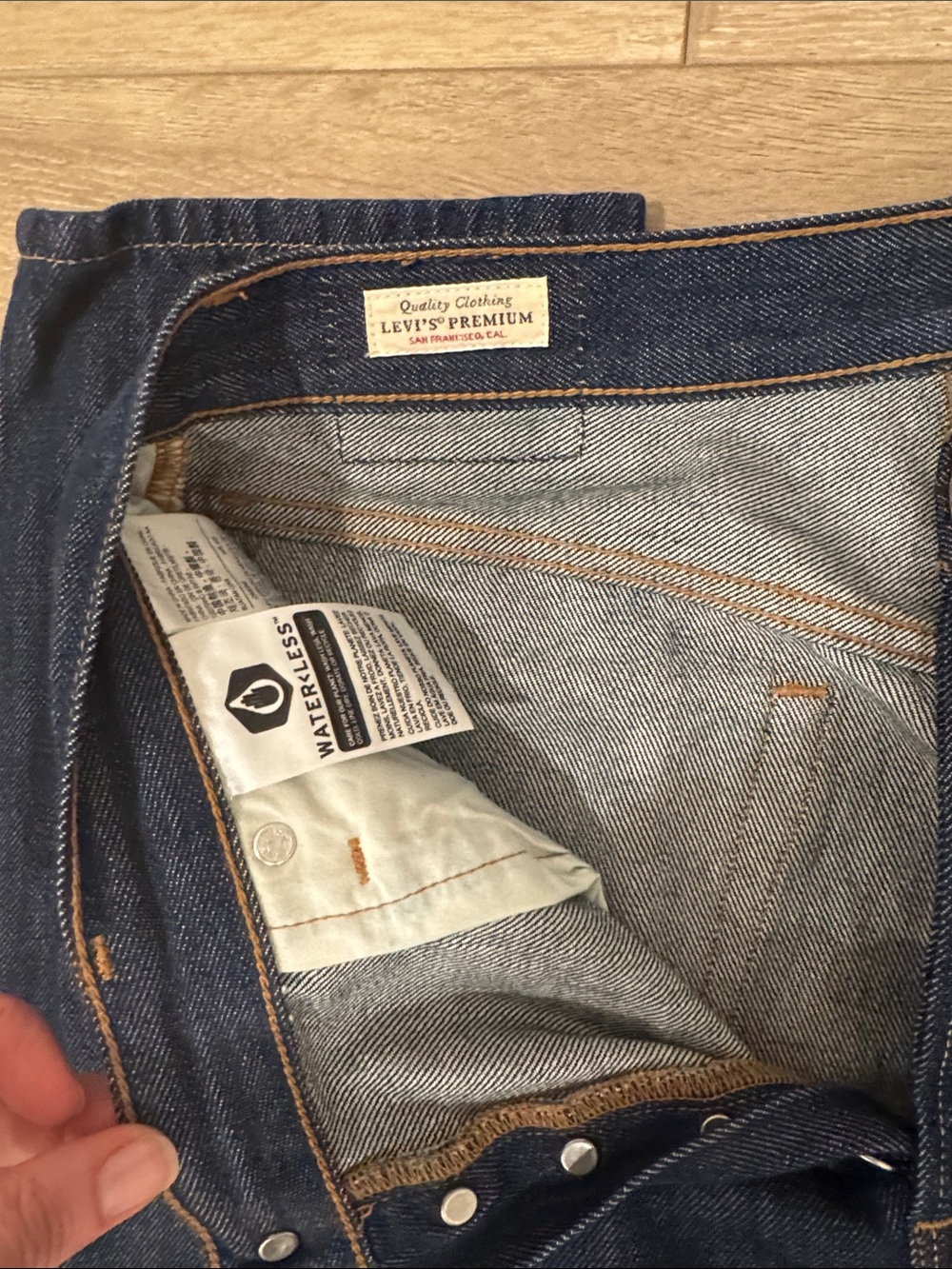 Levi's Women's Dark Indigo 501 Straight Leg Jeans 28x30 - Picture 3 of 5